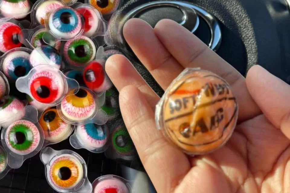 Baki gula-gula getah (gummy) ditemui dalam poket seluar Allahyarham Mohamad Fahmi Hafiz Mohamad Fakhruddin, yang meninggal dunia pada 20 Februari akibat tercekik makanan ringan itu pada 18 Februari.