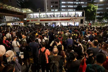 Penumpang dinasihatkan menaiki khidmat bas biasa dan bas penghubung percuma yang disediakan di beberapa stesen MRT dan perhentian bas yang terjejas pada 3 Jun.