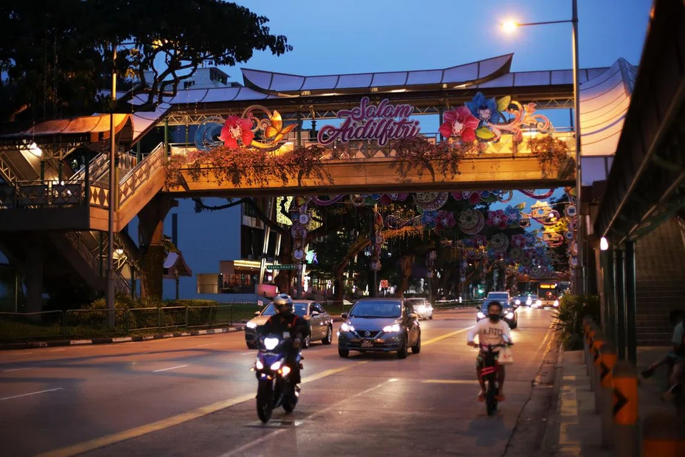 Sinaran Lampu Raya tahun ini telah dilancarkan pada malam 23 Mei, selepas pihak itu mendapatkan keizinan istimewa daripada pemerintah, dan sehingga kini, ia hanya dinyalakan dari pukul 8.20pm hingga 10 malam. - FOTO: GIN TAY