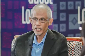 "Isyarat daripada pemerintah ialah kita akan... terus mengukuhkan institusi keluarga dan menjalankan apa saja yang termaktub dalam undang-undang yang telah disahkan di Parlimen. Ini adalah satu komitmen yang besar... Kalau kita lihat dari segi pendekatan pemerintah baru-baru ini, tahun ini Kementerian Pembangunan Sosial dan Keluarga (MSF) di mana saya menerajuinya telah memberikan satu isyarat bahawa kita sedang merayakan Tahun Keluarga Singapura. Takkan kita buat perayaan keluarga kalau kita ingin satu fenomena yang agak luar biasa seperti LGBT (sebagai) sesuatu yang kita terima sebagai sesuatu yang normal.'' - Menteri Bertanggungjawab bagi Ehwal Masyarakat Islam, Encik Masagos Zulkifli Masagos Mohamad (atas).
