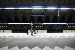 GANGGUAN KHIDMAT MRT: Khidmat kereta api antara stesen Gul Circle dengan Boon Lay bermula lewat sedikit selepas seorang pekerja cedera semasa menjalankan kerja penyenggaraan.