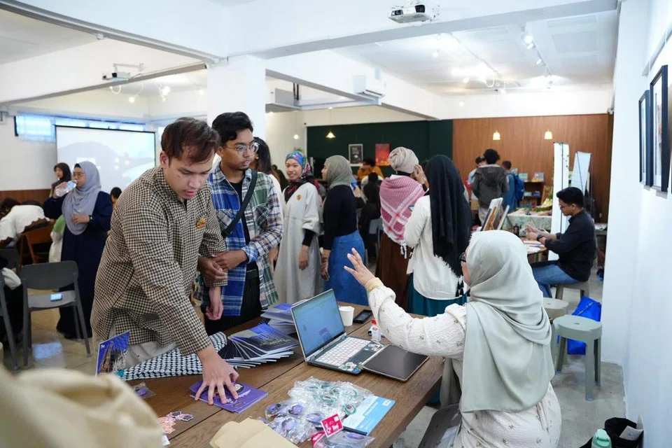Berbanding acara perbincangan terbuka mereka yang lepas, acara kali ini mempunyai reruai fizikal dan perbincangan panel untuk peserta. 