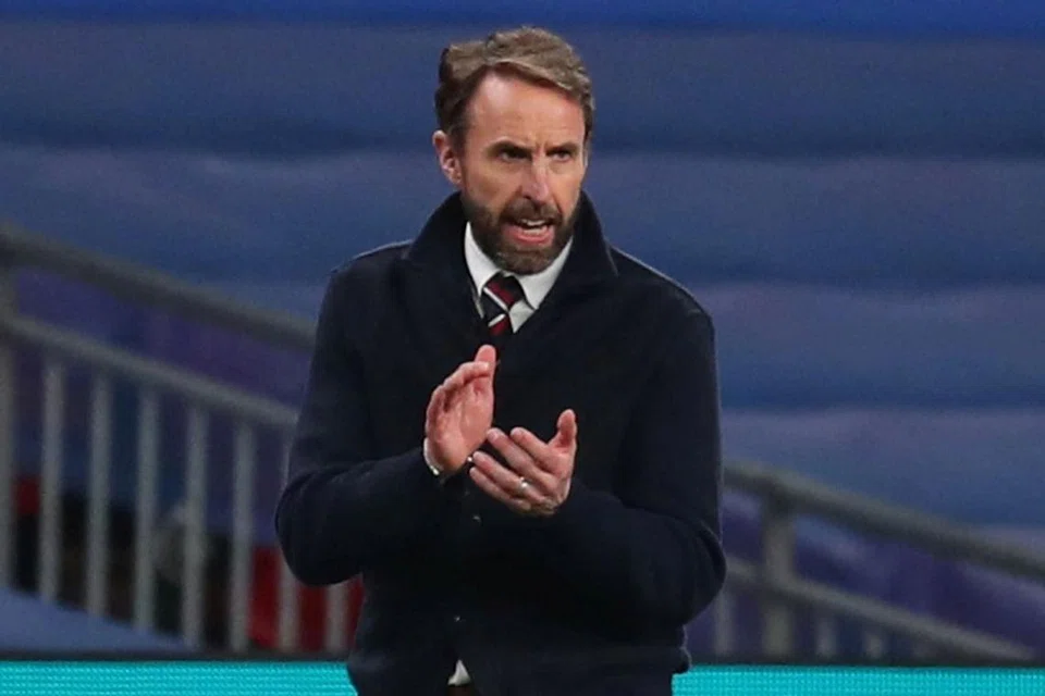 KEJAYAAN LALU TIADA ERTI: Penyerang Raheem Sterling menjaringkan gol keempat England dalam perlawanan kelayakan Euro 2020 menentang Bulgaria pada October 2019. England menang 6-0 dalam perlawanan pusingan kedua itu, namun pengurus Gareth South (atas) menganggap pasukan Three Lions gagal jika ia tidak masuk separuh akhir Euro 2020. - Foto fail