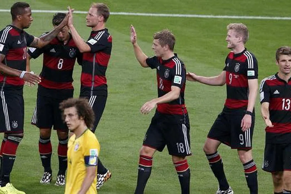 FOKUS PADA MATLAMAT: Pasukan Jerman menundukkan Brazil kerana ia fokus menumpukan perhatian untuk memenangi Piala Dunia. Sebaliknya, tumpuan Brazil seolah-olah 'lari' menjelang pertemuan separuh akhir semalam. - Foto REUTERS