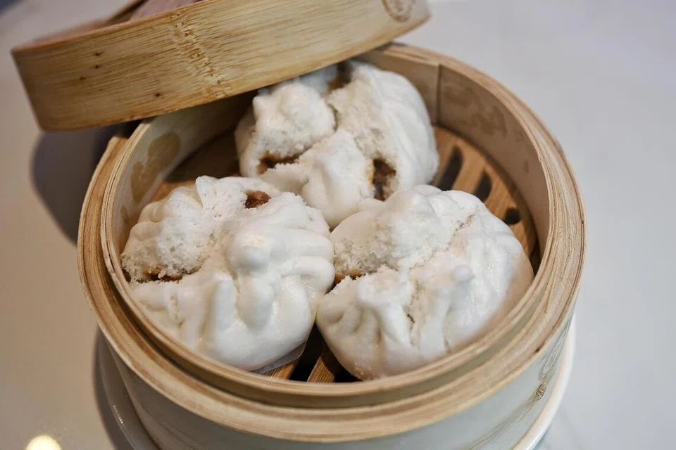 Hidangan ‘BBQ Char Siew Pao’ dengan isi ayam panggang manis, $7.20.