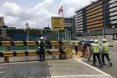 Dengan kejadian terkini itu, sekurang-kurangnya enam pekerja menemui maut akibat nahas di tapak kerja Penguasa Pengangkutan Darat (LTA) dalam tempoh lebih setahun.