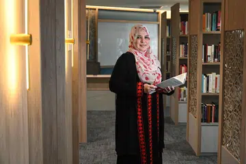 Pengarah Pengajian Tinggi dan Penyelidikan, Ustazah Farah Mahamood Aljunied, menyelia pembentukan Kolej Pengajian Islam Singapura (SCIS), memimpin program Sijil Posgraduan dalam Islam dalam Masyarakat Kontemporari (PCICS) dan menyelia unit penyelidikan yang mentadbirkan program penyelidikan utama yang dikenali sebagai Kajian Kejayaan Komuniti Muslim (RPCS). 