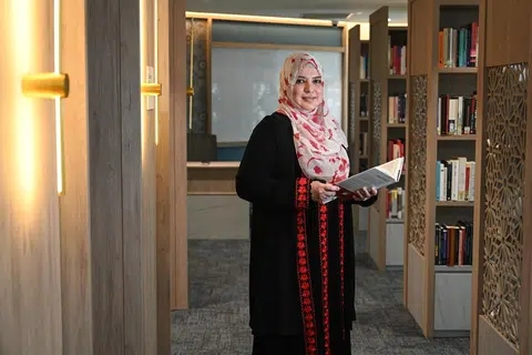 Pengarah Pengajian Tinggi dan Penyelidikan, Ustazah Farah Mahamood Aljunied, menyelia pembentukan Kolej Pengajian Islam Singapura (SCIS), memimpin program Sijil Posgraduan dalam Islam dalam Masyarakat Kontemporari (PCICS) dan menyelia unit penyelidikan yang mentadbirkan program penyelidikan utama yang dikenali sebagai Kajian Kejayaan Komuniti Muslim (RPCS). 