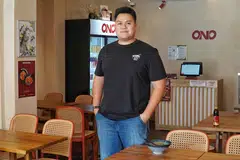 Belum berusia 30 tahun, Encik Haris Ahmad sudah pun melangkah ke bidang perniagaan makanan dan kini tersenarai dalam Forbes ‘30 under 30’ kerana pencapaiannya sebagai usahawan muda.