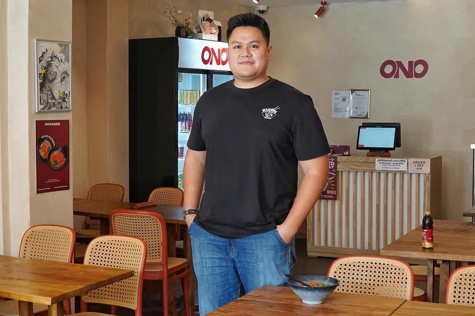 Belum berusia 30 tahun, Encik Haris Ahmad sudah pun melangkah ke bidang perniagaan makanan dan kini tersenarai dalam Forbes ‘30 under 30’ kerana pencapaiannya sebagai usahawan muda.