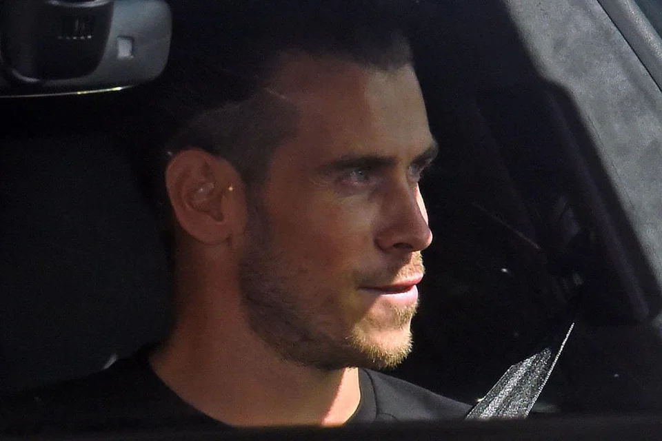 SALING MEMERLUKAN: Mourinho perlu suntikan Bale (atas) kerana persembahan Spurs di London semasa bertemu Everton dalam perlawanan pertama terlalu mengecewakan. - Foto-foto AFP, EPA-EFE