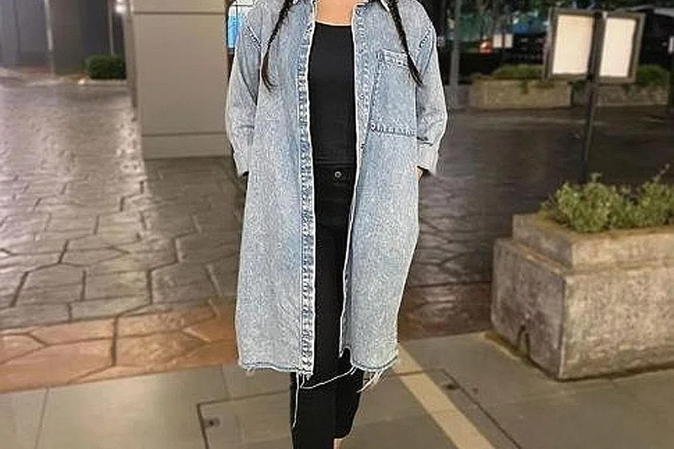 ZIHIR SHIHA: Nama sebenarnya Nurshiha Mohd Zikir penyanyi dari Malaysia. Beliau sering disalah anggap mempunyai pertalian darah dengan penyanyi Rossa.