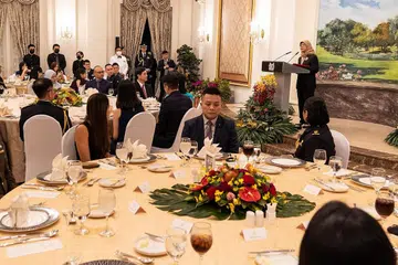 MAJLIS PELANTIKAN: Presiden Halimah Yacob memberi ucapan semasa Majlis Pelantikan Adikung Kehormat (HADC) di Istana pada Selasa. - Foto ZAOBAO
