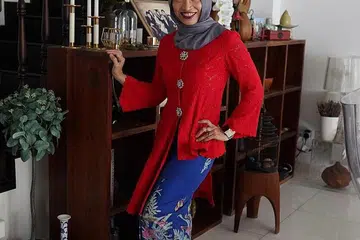 DR ELLY SABRINA ISMAIL: Menggalakkan orang ramai prihatin terhadap 'jarak selamat' dan 'penjarakan sosial' kerana dua langkah ini, menurutnya, merupakan senjata berkesan dalam memerangi virus. - Foto fail