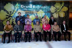 Menteri Pertanian dan Keterjaminan Makanan Malaysia, Datuk Seri Mohamad Sabu (depan, tengah) bersama Exco-Exco pertanian negeri-negeri dalam Malaysia.