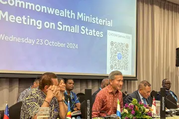 Menteri Ehwal Luar, Dr Vivian Balakrishnan (dua dari kiri), berucap di Mesyuarat Menteri-Menteri Komanwel mengenai Negara-Negara Kecil (CMMSS) pada 23 Oktober di Apia, Samoa.