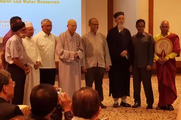 SESI SILANG AGAMA: Sesi silangan agama mewujudkan ruang untuk masyarakat beragama yang berbeza untuk belajar tentang satu sama lain pada tahap yang lebih mendalam. - Foto MASJID BA'ALWIE