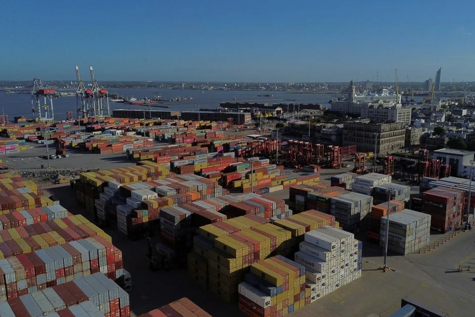 Kontena yang mengandungi kokain di pelabuhan di Montevideo, Uruguay. Dalam Kenyataan Menteri di Parlimen pada 8 Mei, Menteri Ehwal Dalam Negeri merangkap Undang-Undang, Encik K. Shanmugam berkata pelabuhan di Eropah bagai “hab dadah”.