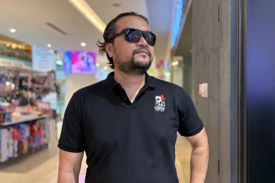 Pegawai bank, Encik Reezwan Hussain, 47 tahun.