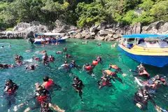 Keindahan pulau peranginan yang memukau antara tarikan utama pelancong antarabangsa ke Malaysia. 