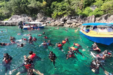 Keindahan pulau peranginan yang memukau antara tarikan utama pelancong antarabangsa ke Malaysia. 