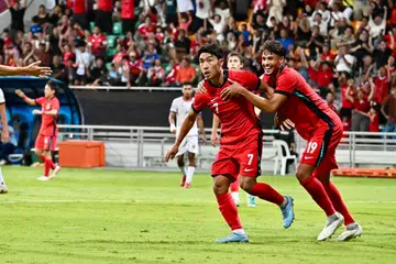 Penyerang Singa, Ilhan Fandi (kanan), meraikan gol pemain tengah, Song Ui-young (kiri) dalam kemenangan 2-0 mereka ke atas Timor-Leste di Stadium Jalan Besar pada 27 Julai. Kededua pemain tersebut sekali lagi memainkan peranan penting dalam perlawanan Piala Asean Hyundai mereka.