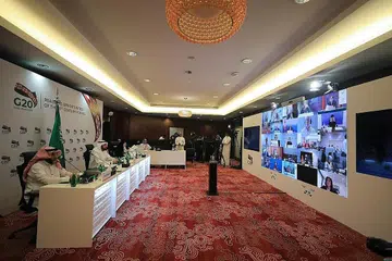 SIDANG MAYA: Menteri Kesihatan negara G-20 mengadakan mesyuarat maya menteri kesihatan G-20 yang dipengerusikan Arab Saudi mengenai pandemik Covid-19 kelmarin. - Foto AFP