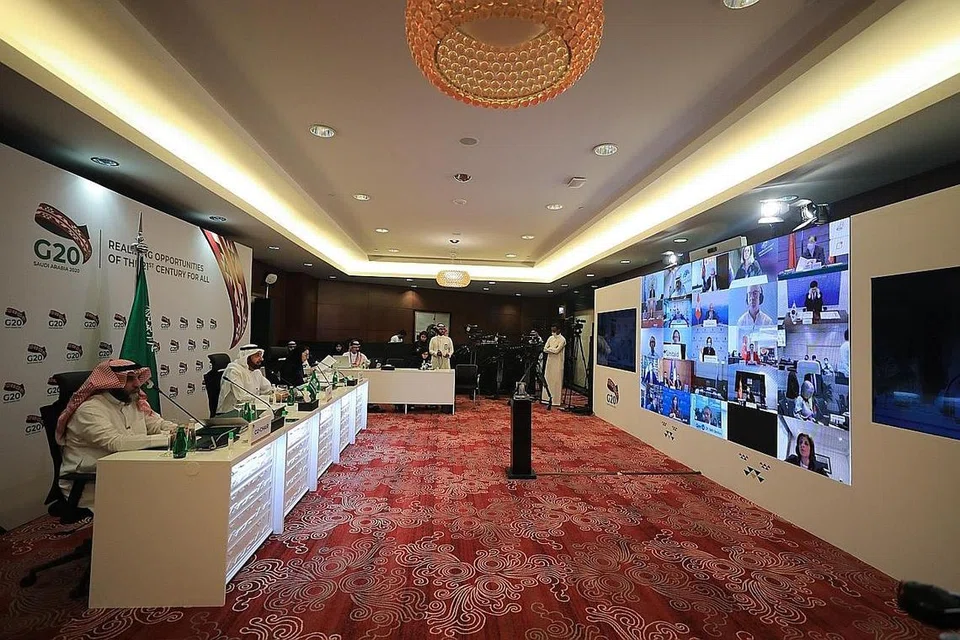 SIDANG MAYA: Menteri Kesihatan negara G-20 mengadakan mesyuarat maya menteri kesihatan G-20 yang dipengerusikan Arab Saudi mengenai pandemik Covid-19 kelmarin. - Foto AFP