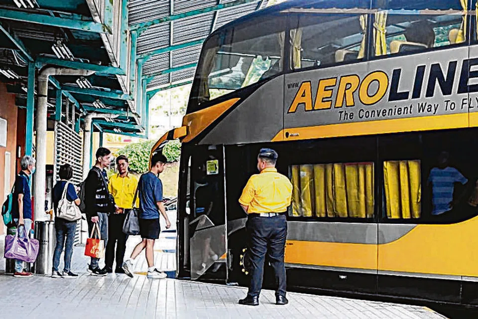 aeroline, bas persiaran, operasi, singapura, KL
