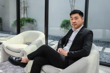 Encik Wong memainkan peranan penting dalam mengubah Charles & Keith daripada sebuah peruncit kasut di Pusat Beli-Belah Amara kepada jenama fesyen dengan identiti tersendiri. 