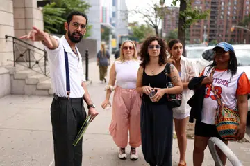 Ahli sejarah, Encik Asad Dandia, mengendalikan lawatan berpandu mengenai tokoh Islam Amerika, Malcolm X, di Harlem, New York, pada 22 Ogos 2026. Encik Dandia berusia lapan tahun ketika menyaksikan serangan 11 September 2001 menerusi televisyen, sebelum masyarakat Islam Amerika berdepan gelombang Islamofobia, kecurigaan dan pengawasan yang meningkat selepas serangan itu.