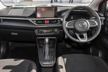 Tertinggal dalam kereta selama empat jam, kanak-kanak perempuan dijumpai mati di tempat letak kereta