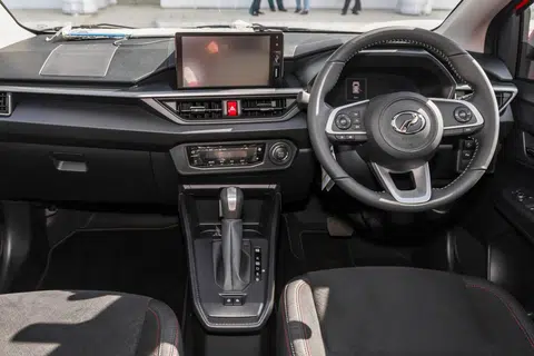 Tertinggal dalam kereta selama empat jam, kanak-kanak perempuan dijumpai mati di tempat letak kereta