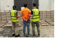 DISYAKI SELUDUP ROKOK: Seorang lelaki ditahan di Geylang East selepas 1,356 karton rokok seludup ditemui dalam trak syarikatnya.