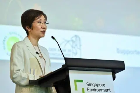 Menteri Kemampanan dan Sekitaran, Cik Grace Fu, berkata Singapura sedang meneliti sama ada undang-undang semasa mencukupi.