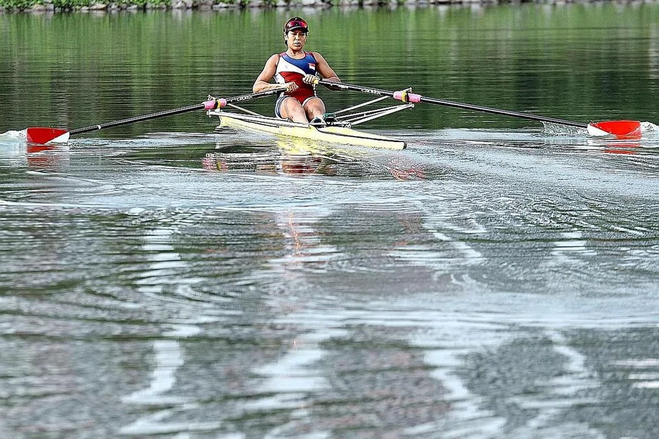PERNAH AKSI DI TAHAP TERTINGGI: Aisyah pernah mewakili negara dalam sukan mendayung di Sukan Olimpik Rio 2016 selain di temasya Sukan Asia dan Sukan SEA sebelum ini. - Foto fail