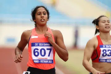 Shanti menang pingat emas dalam acara larian pecut 200 meter wanita di Sukan SEA Vietnam pada 14 Mei. 