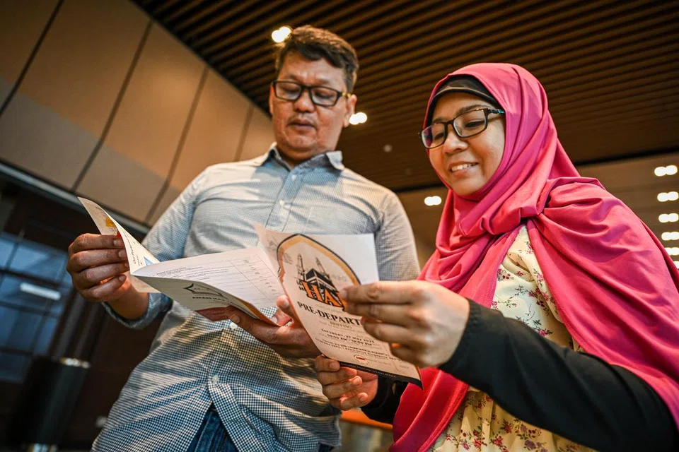 SUDAH MENUNGGU LAMA: Pasangan Encik Zulkhairi Abu Bakar dan Cik Siti Aisah Mohamed Yusop, telah menunggu 10 tahun bagi giliran mereka melaksanakan ibadah haji.