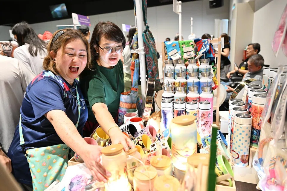 Di I’mable Gift Market, pengunjung meneroka lebih 30 reruai dengan pelbagai pilihan hadiah unik dan buatan tangan, sambil menyokong pereka kurang upaya di bawah daya usaha, i’mable Collective pada 30 November