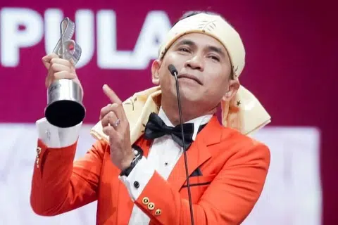 bell ngasri, pelakon, pelawak