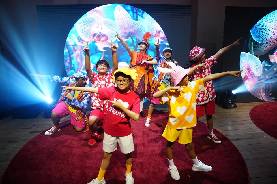 Seramai 12 artis dan lebih 3,000 peserta yang berbeza usia, bangsa dan keupayaan bakal terlibat dalam persembahan secara langsung di Padang.