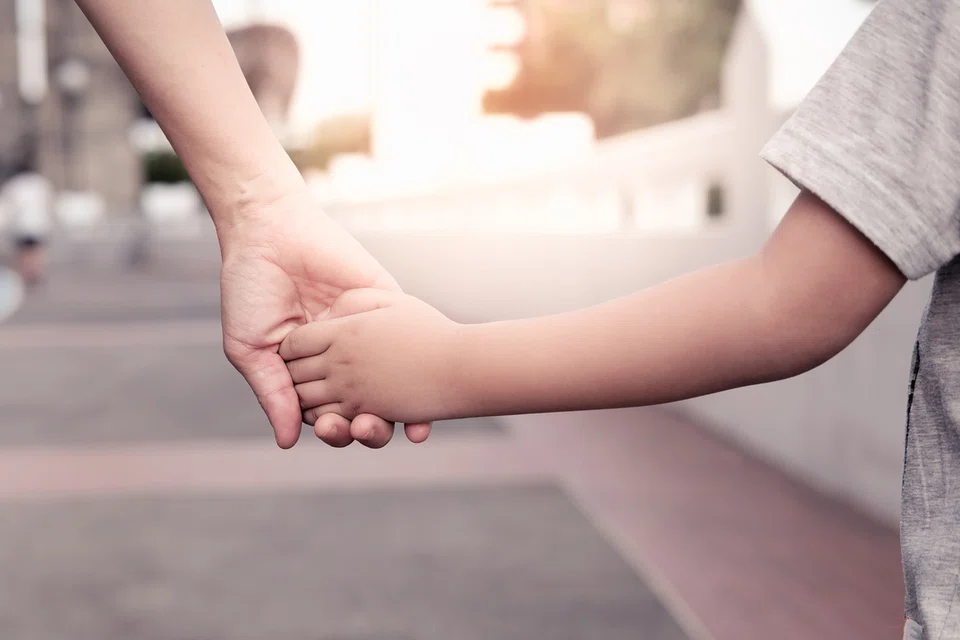 Seorang ibu tunggal berjuang membimbing anak istimewanya menghadapi dunia yang mencabar.
