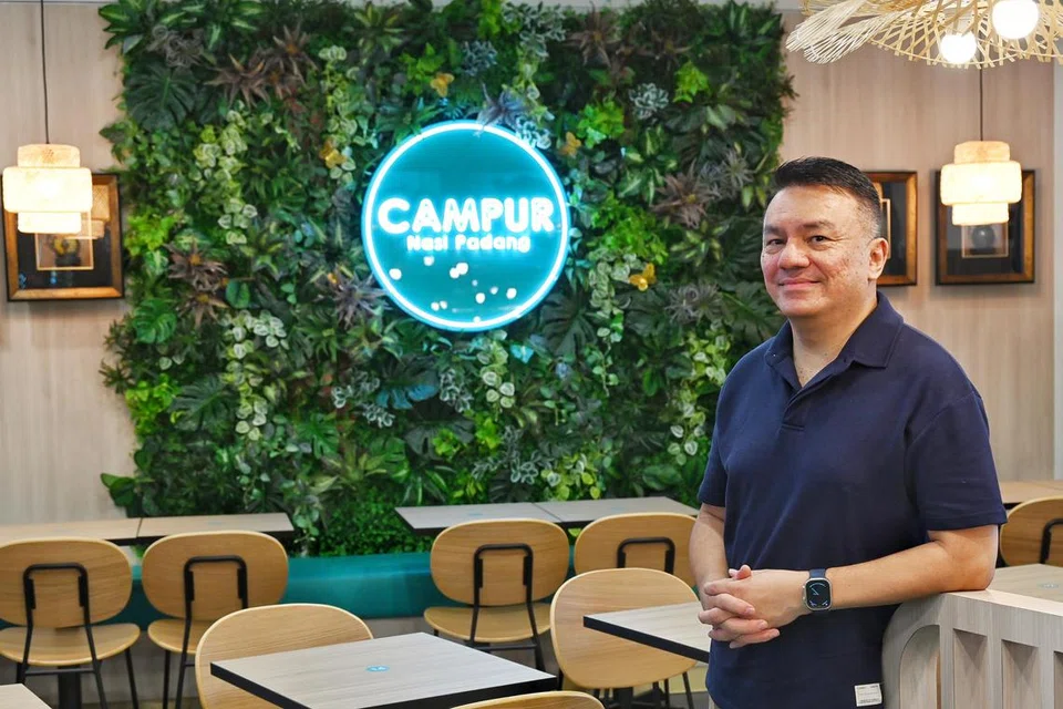 Encik Suhaimi Rafdi membuka restoran Campur Nasi Padang di Wisma Geylang Serai (WGS) pada 4 Januari. Ia merupakan cawangan ketiga dan terbesar jenama Campur Nasi Padang.