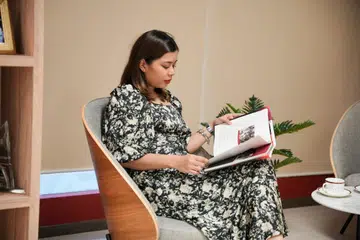 MAMPU BERSAING: Cik Wan NurSabrina Wan Nasarudin, penerima sulung Biasiswa Persatuan Pemudi Islam Singapura (PPIS)-Lembaga Biasiswa Kenangan Maulud (LBKM), buktikan wanita mampu bersaing dalam bidang kejuruteraan.