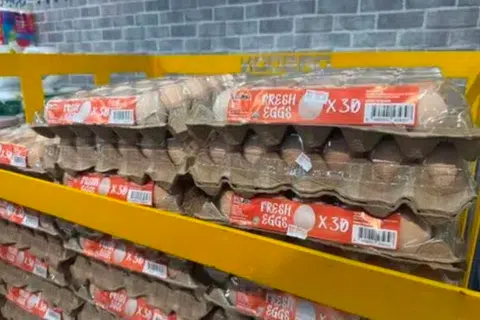 Diskaun ini sah bagi telur dan ayam beku terpilih, dan pelanggan boleh membeli sehingga dua unit bagi setiap produk.