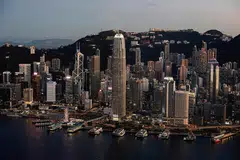 TERJEJAS: Hong Kong, yang pernah menjadi hab perniagaan hebat pelbagai bidang, telah terputus hubungan di peringkat antarabangsa semasa pandemik kerana ia mematuhi strategi ketat sifar-Covid Beijing. - Foto-foto REUTERS 