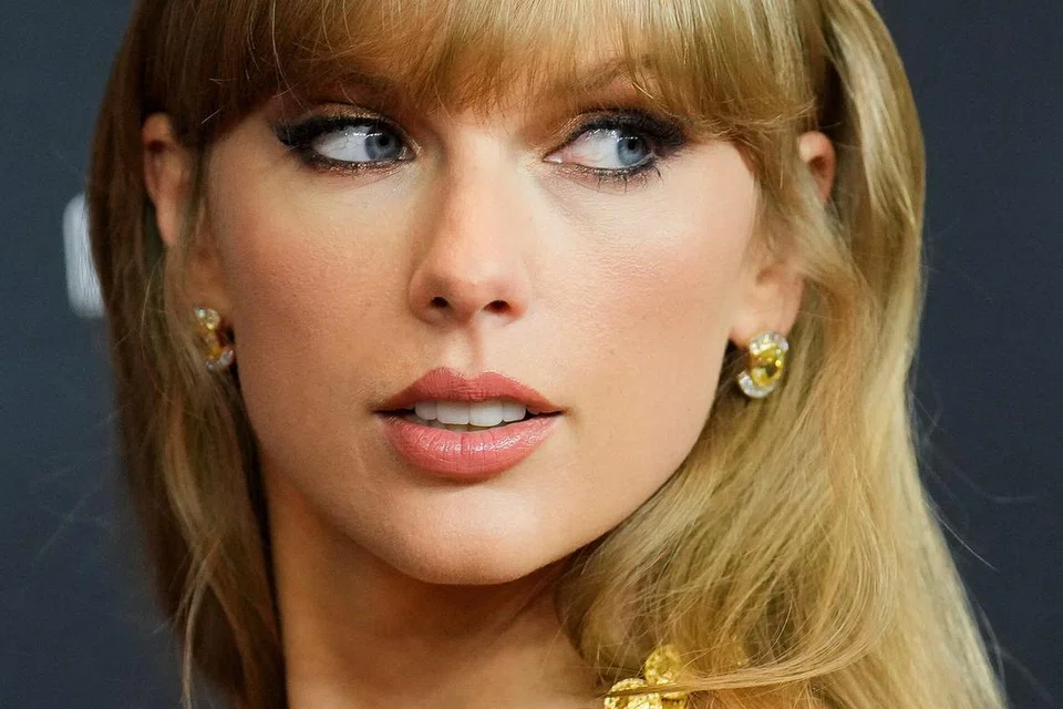 DIRAMAL CIPTA SEJARAH: Taylor Swift yang tidak putus-putus mencetus fenomena dicalonkan bagi kategori baru Anugerah Golden Globe iaitu Pencapaian Panggung dan Pecah Panggung ‘Box Office’ bagi filem konsertnya, ‘Eras Tour’ yang mengaut keuntungan terbesar dalam kalangan filem mengenai konsert artis yang ditayangkan sepanjang 2023.