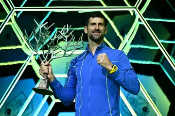 JUARA TUJUH KALI: Novak Djokovic bergambar bersama trofinya setelah menewaskan Grigor Dimitrov 6-4, 6-3, sekali gus memenangi kejohanan Masters Paris pada Ahad.