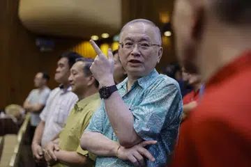 PERTAHAN JAWATAN: Dr Wee Ka Siong berjaya mempertahankan jawatan Presiden MCA selepas keputusan rasmi pemilihan ahli jawatankuasa parti yang diumumkan pada Ahad.