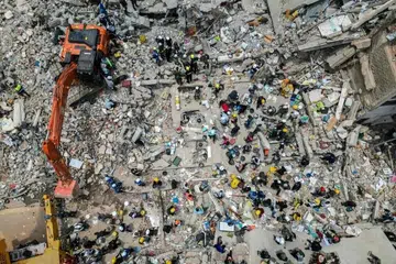 Gempa bumi berukuran 7.4 magnitud melanda Colombia pada 10 Ogos, menyebabkan bangunan runtuh di beberapa bandar utama dan mengorbankan sekurang-kurangnya 265 orang.